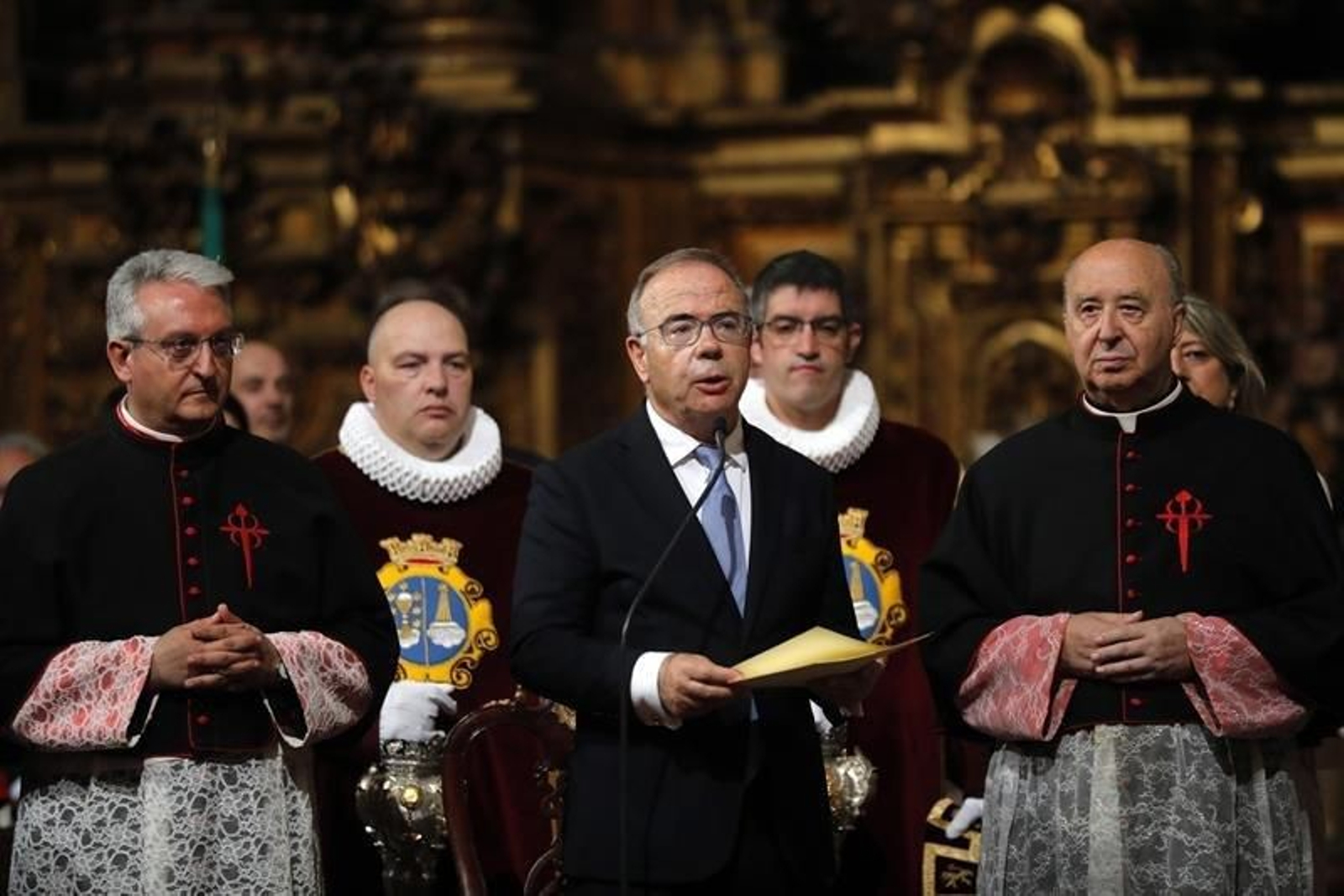 El alcalde de Santiago, Xosé Sánchez Bugallo (d)