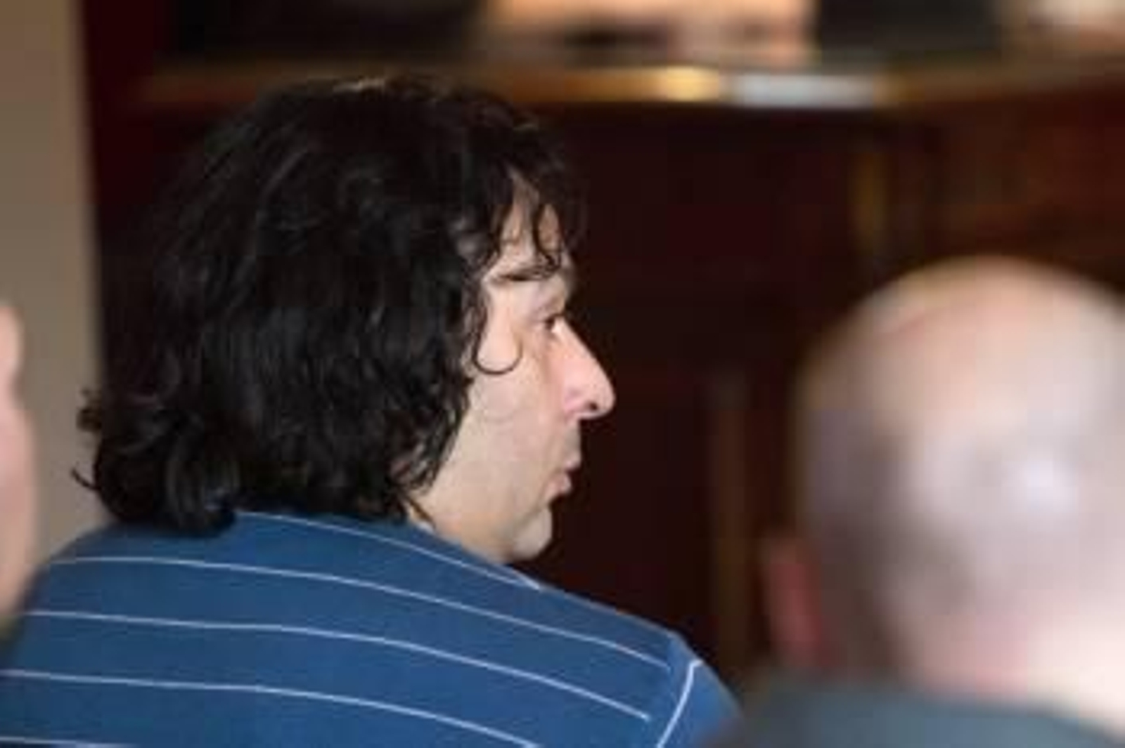 Rafael Rivas Gey, uno de los condenados, en el banquillo de la Audiencia de Pontevedra. (Foto: SALVADOR SAS)