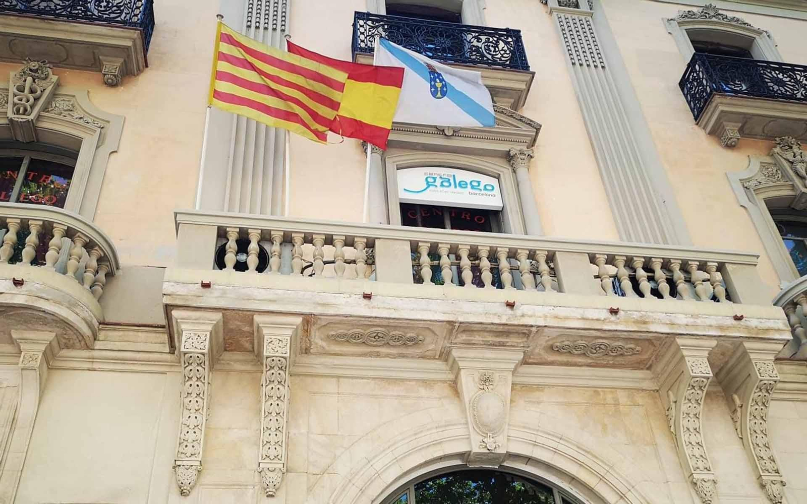 Fachada del Centro Gallego de Barcelona