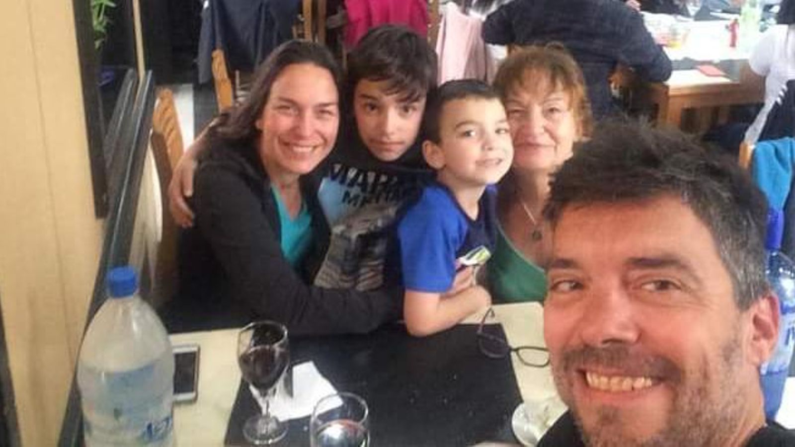 Maisa Ouzande con su hija Alejandra, Pablo su yerno y sus nietos, Juan Pablo y Facundo