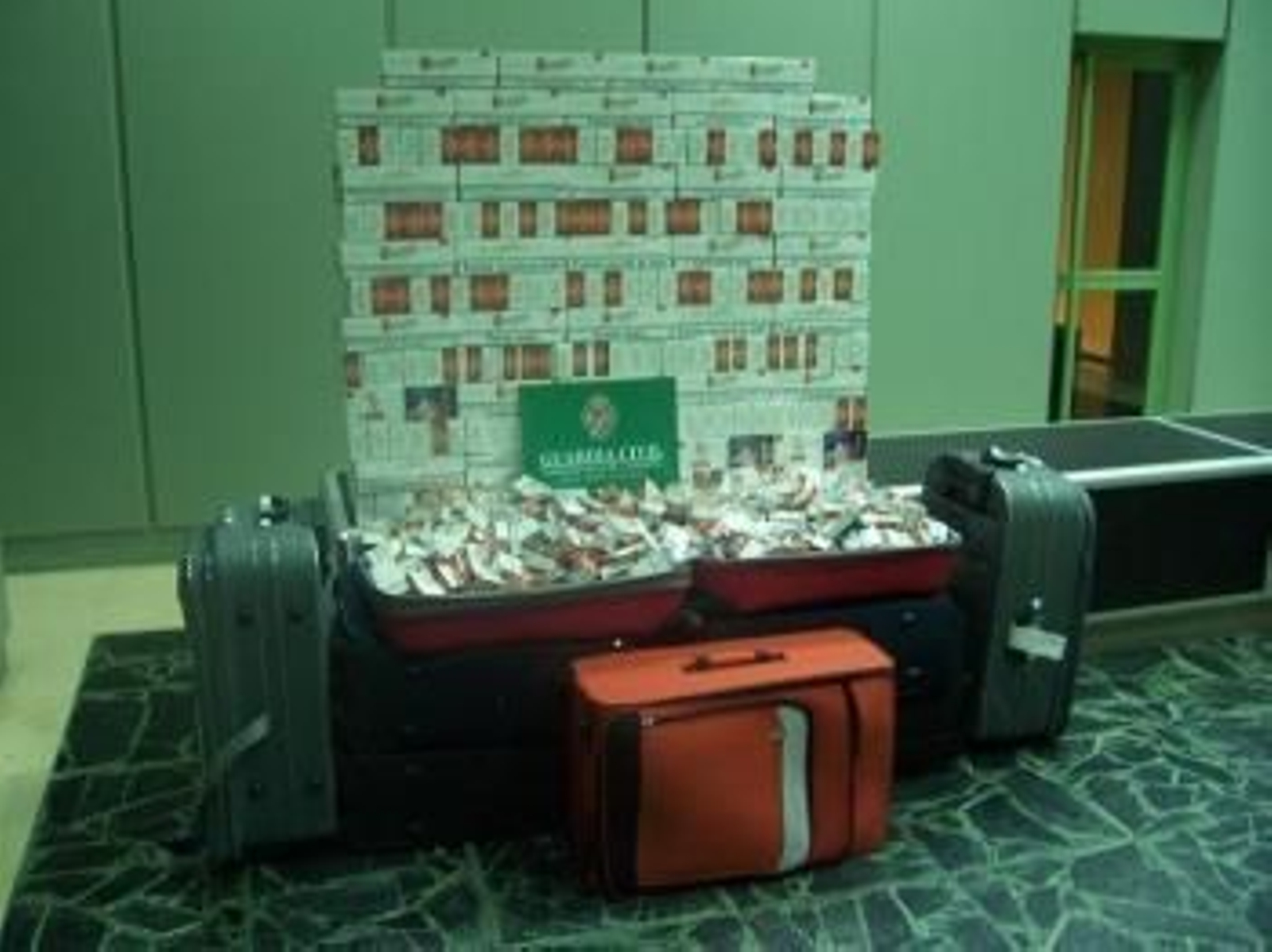 Tabaco intervenido en el Aeropuerto de Santiago.