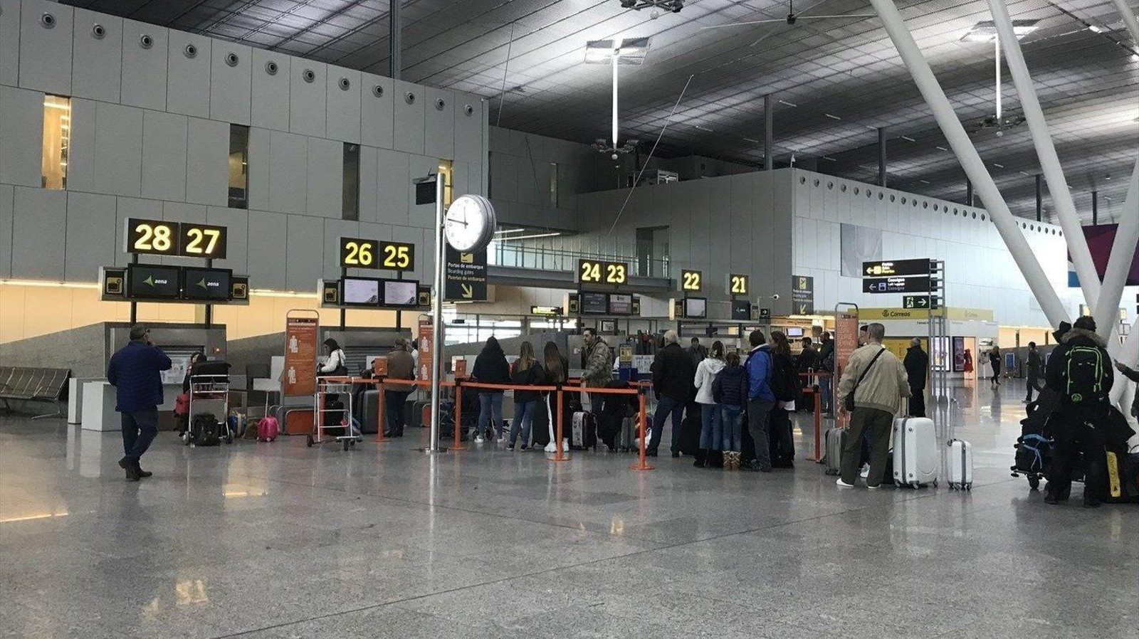 Imagen de archivo del aeropuerto de Lavacolla, en Santiago. // E.P.