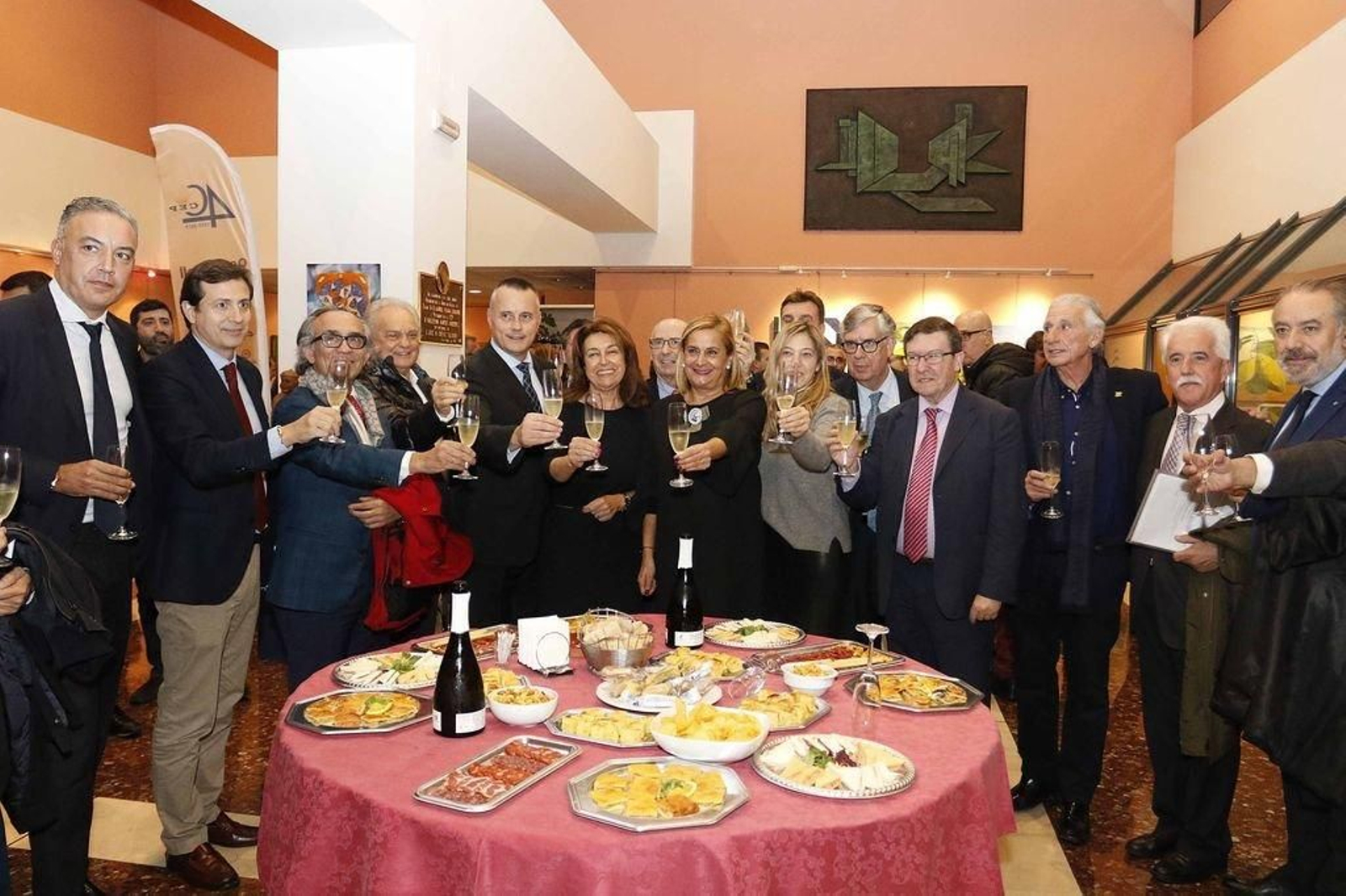 La presidenta de la Diputación, Carmela Silva, presidió el brindis navideño de los empresarios.