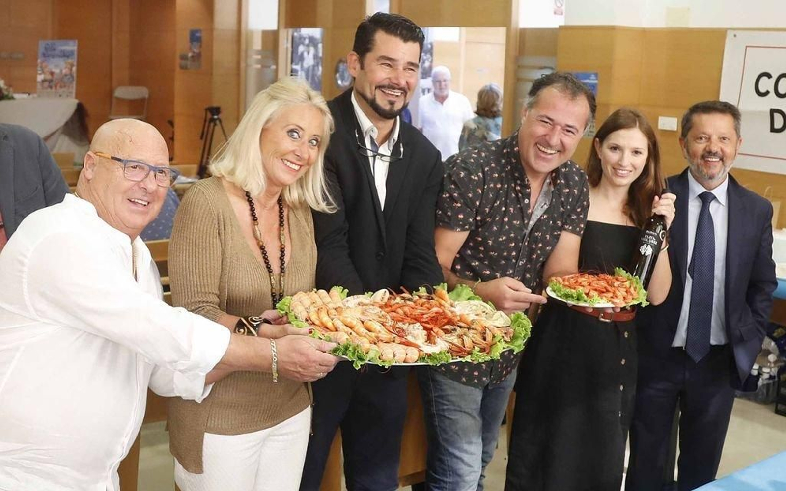 La Festa do Marisco se presentó ayer con la presencia de la delegada de la Xunta, Corina Porro.