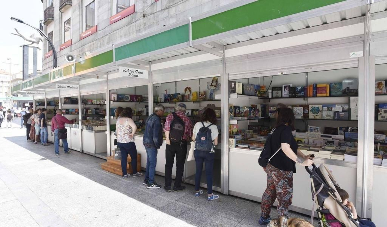 Quince casetas conforman la Feira do Libro de Vigo en Porta do Sol.