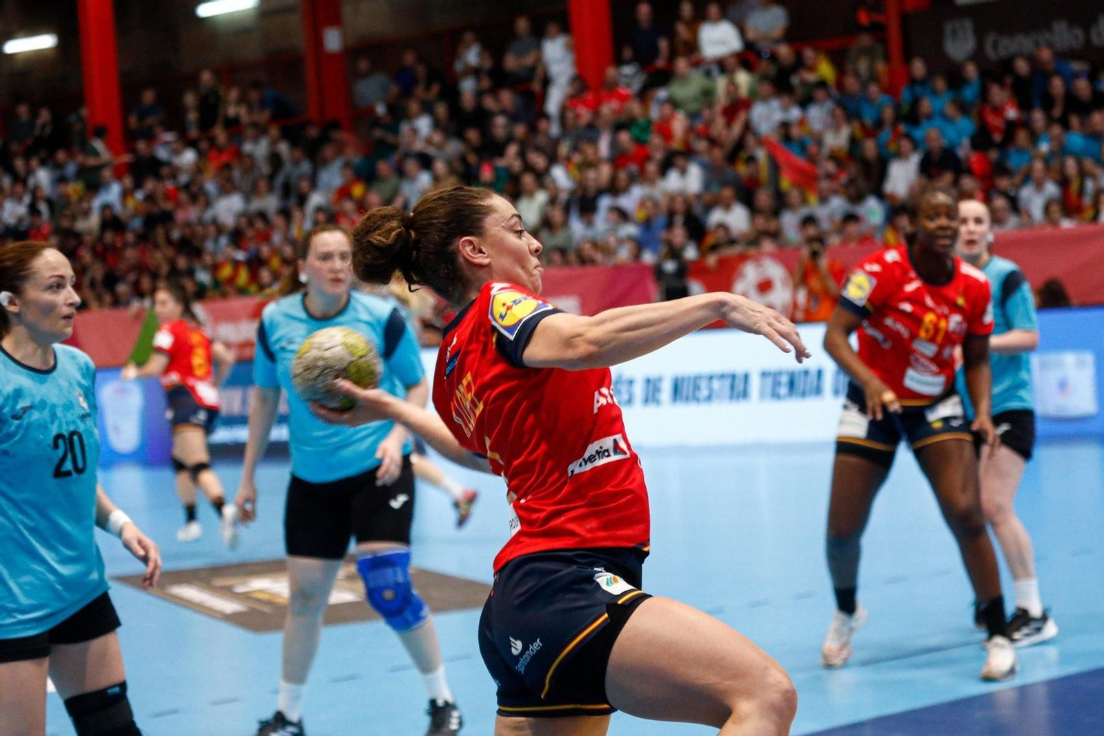España-Azerbaiyán balonmano femenino en Porriño.
