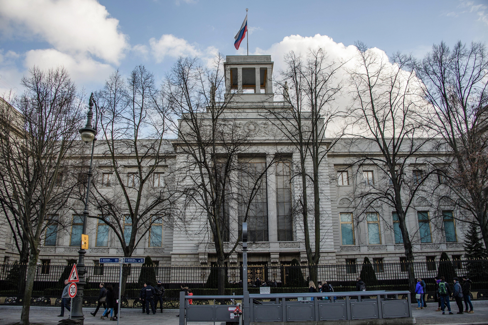 Fachada de la embajada de la rederación rusa en Berlín, Alemania.