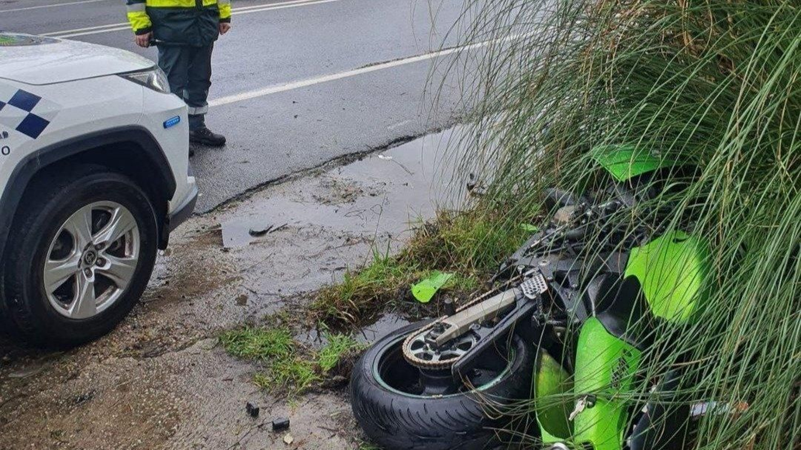 Accidente de moto en la PO-552. // Alberte