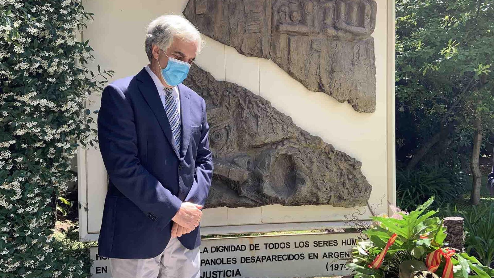 The Spanish Ambassador to Argentina, Javier Sandomingo Núñez, pays tribute to the Spaniards who disappeared during the last Argentine dictatorship, in a ceremony at the Embassy in Buenos Aires, Argentina, 17 November 2020. The Embassy of Spain in Argentina hosted this Tuesday a tribute to the Spaniards who disappeared during the last Argentine dictatorship (1976-1983) with a virtual act in which other organizations and authorities participated and which concluded with a wreath. Sandomingo Núñez told Efe that this event, which has been held since 1997, is 
