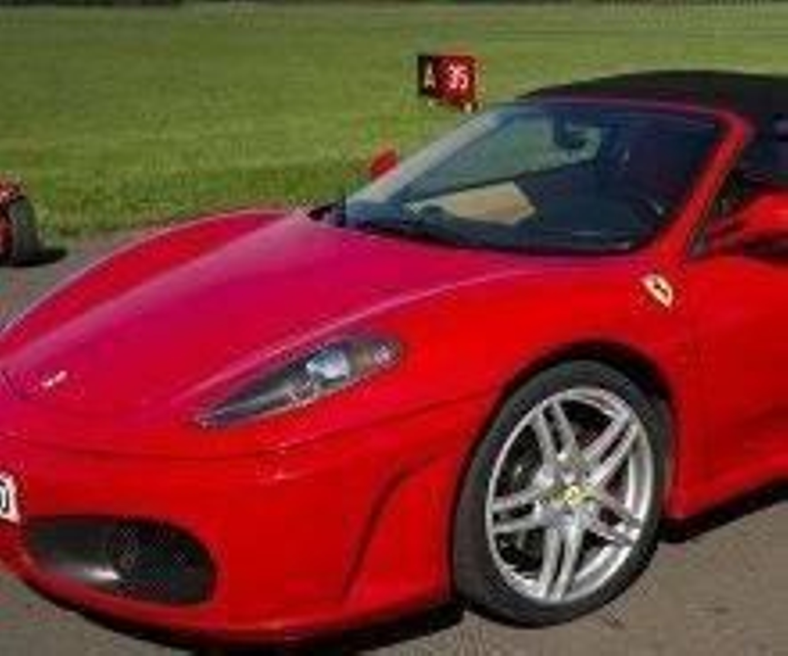 En la imagen, un Ferrari.