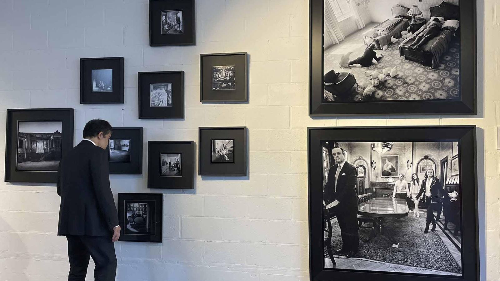 GRAF3646. BRUSELAS, 19/06/2021.- Retratar a familias desde Asia hasta América que mantienen la herencia cultural de sus antepasados españoles tras más de cuatro siglos es el hilo conductor de la muestra 