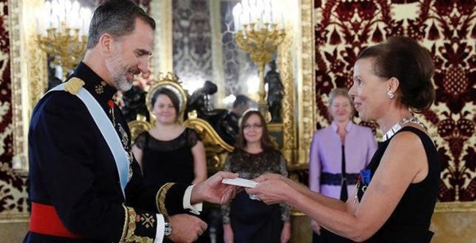 Rey-embajadoras-Luxemburgo-Irlanda-Finlandia_EDIIMA20171025_0389_4