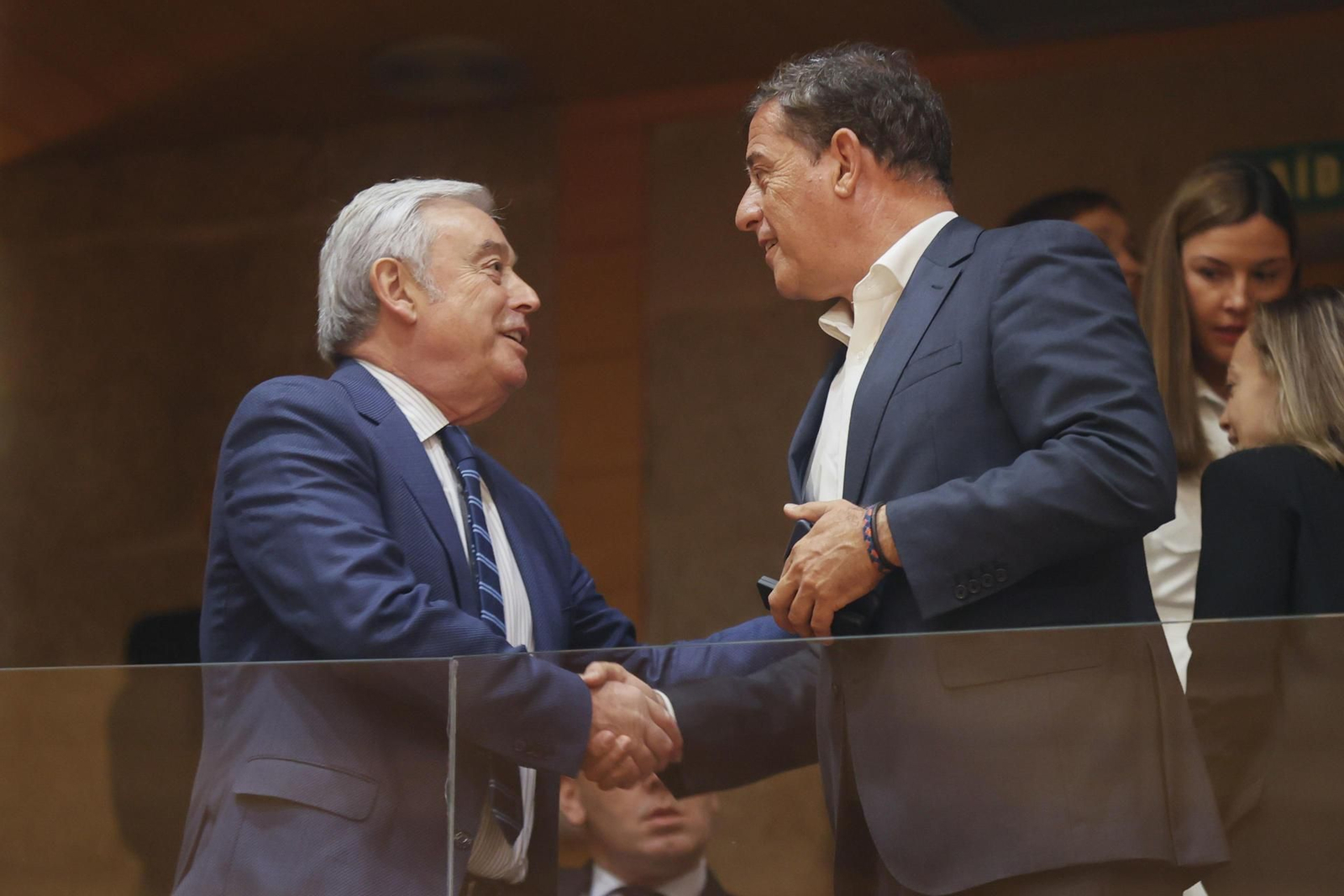 Besteiro, a su llegada al debate del estado de la autonomía al Parlamento gallego.  // EFE