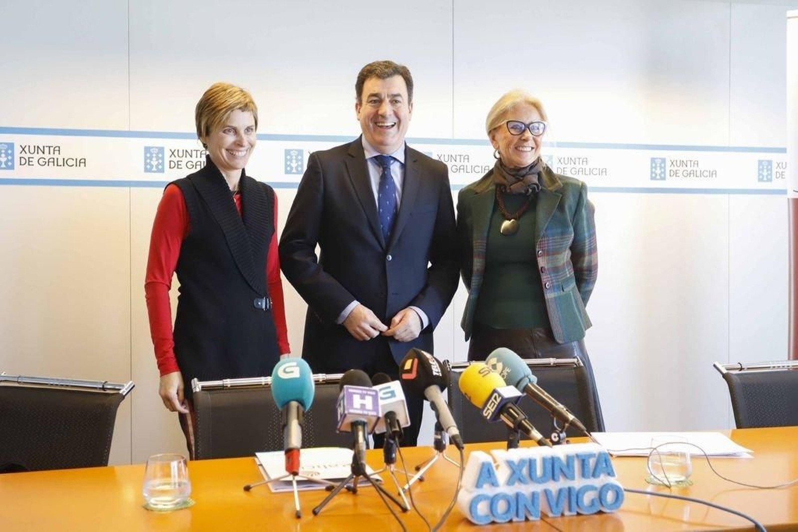 Nava Castro, Román Rodríguez y Corina Porro, ayer.