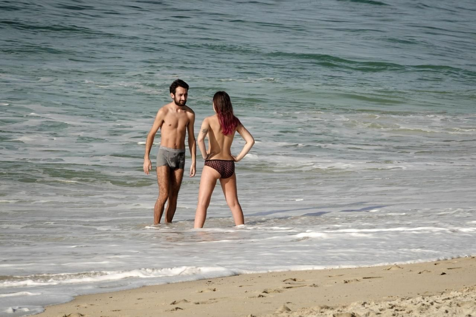 Fin de año con tiempo de verano en Vigo. Playa de Samil. // Vicente Alonso