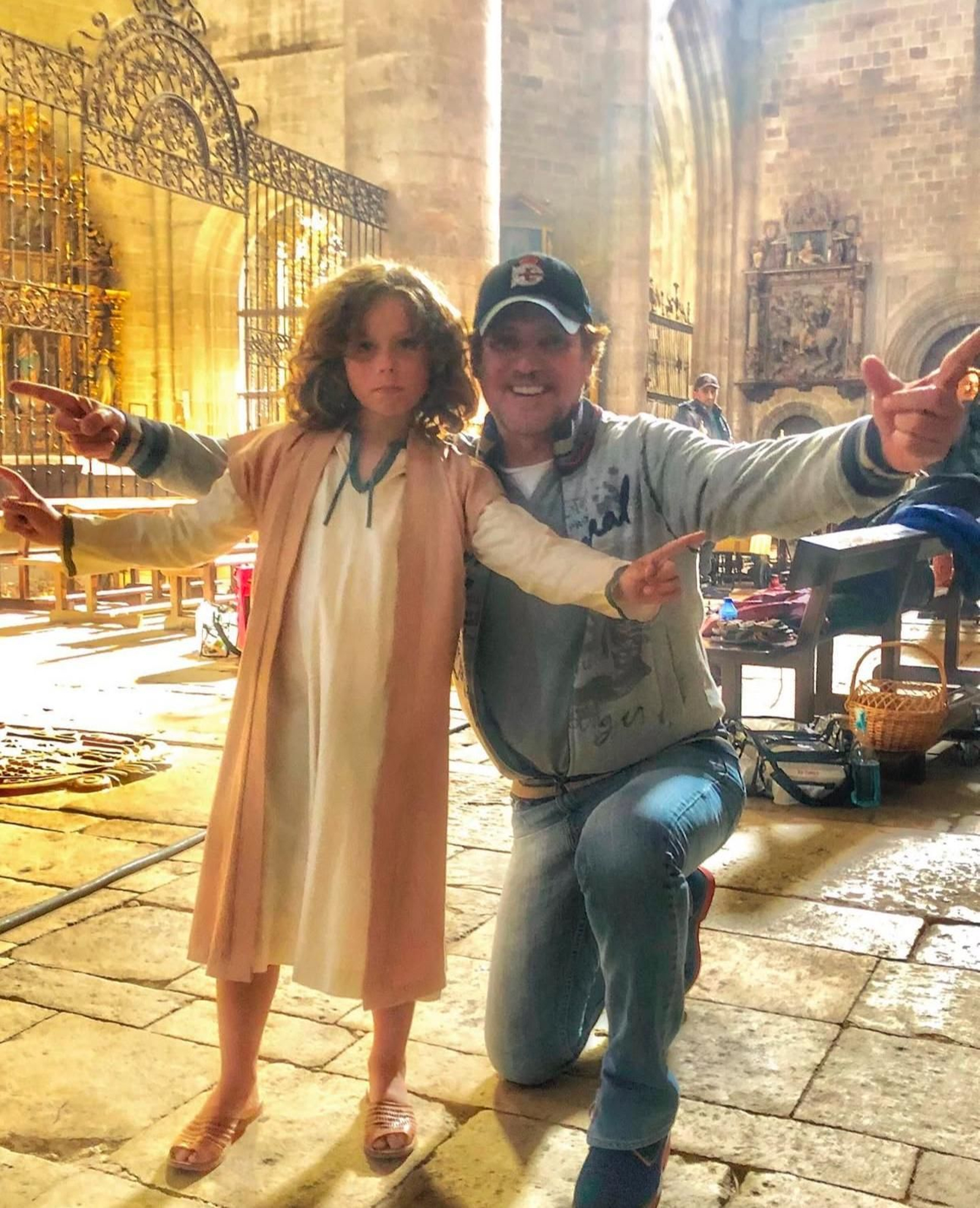 El productor gallego posa con el protagonista de 'El Niño Dios', el áctor Hugo Soreira.