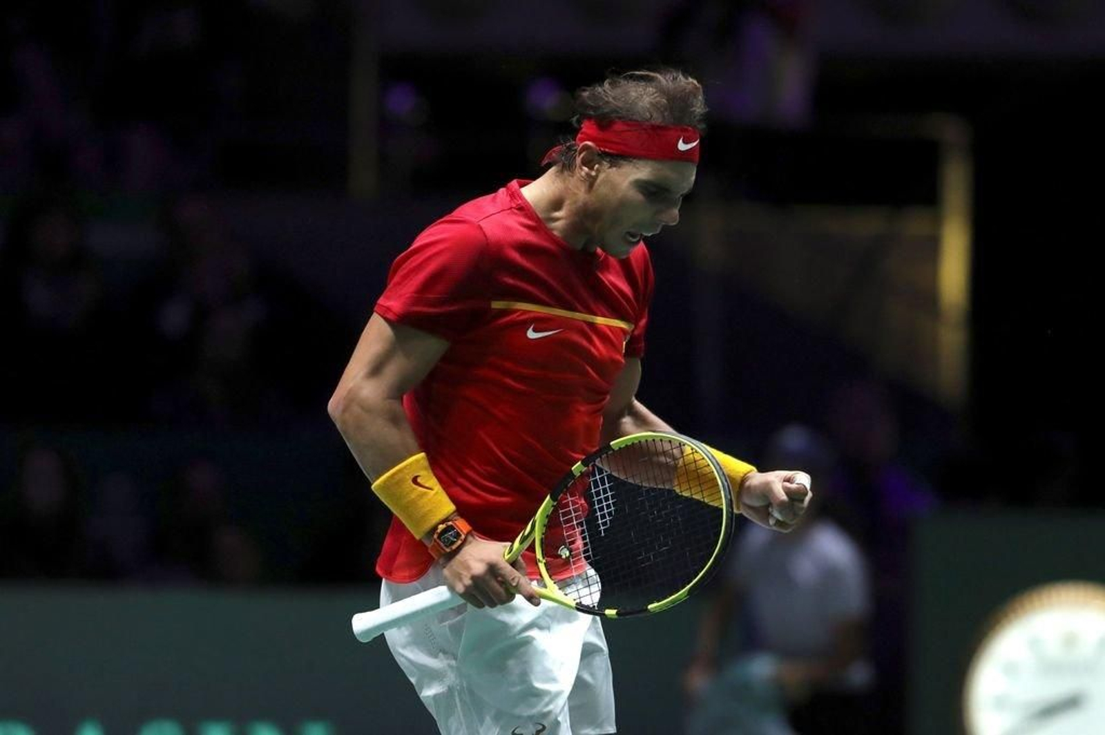 Nadal celebra un punto para España, ayer, en la Caja Mágica.