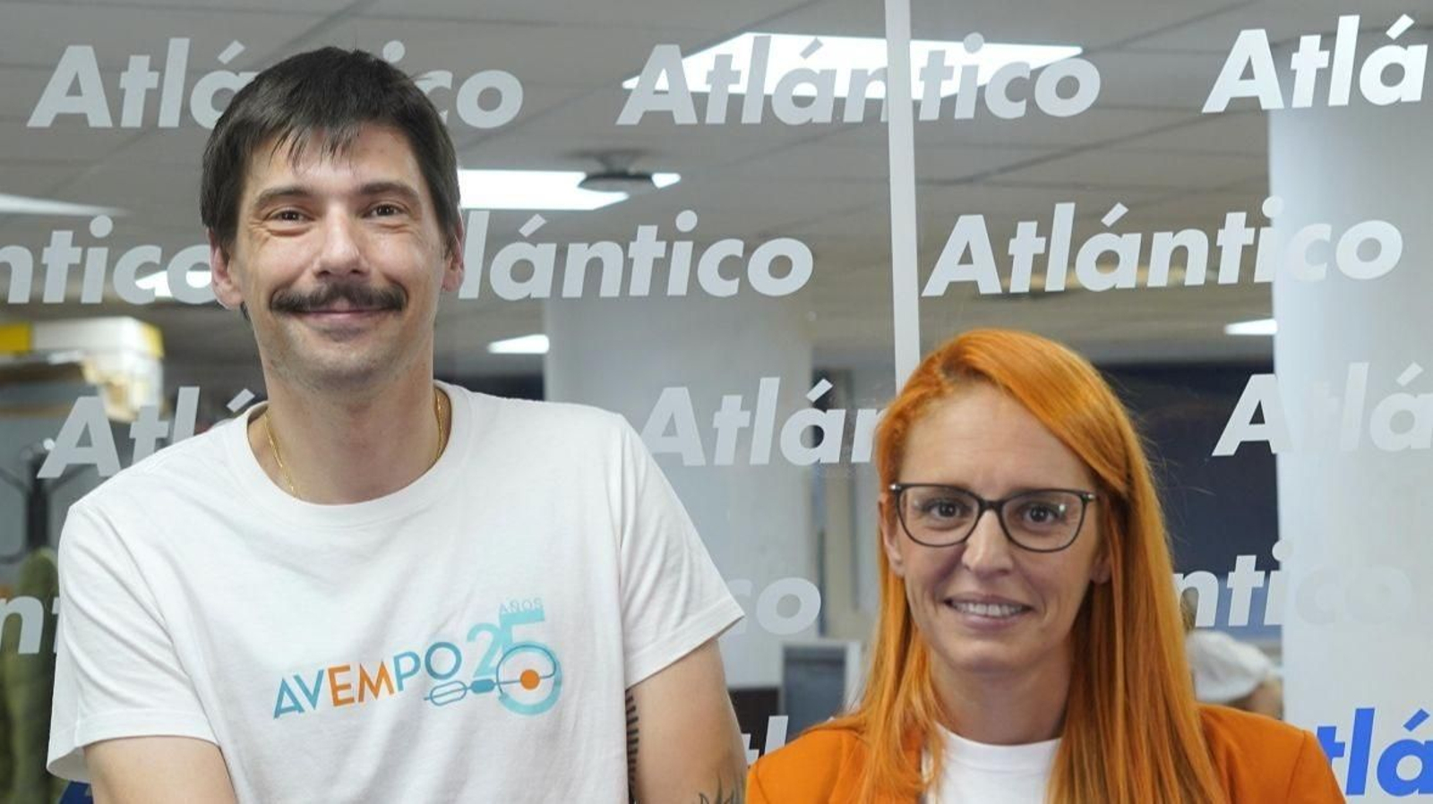 Iago Vázquez y Lara González acudieron al set de Atlántico antes de la carrera de la esclérosis.