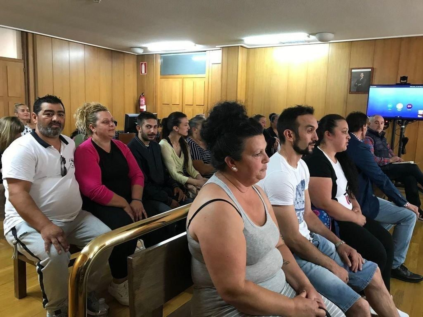 El Juzgado de Primera Instancia número 13 reanudó ayer la vista por el desahucio en el Caramuxo.