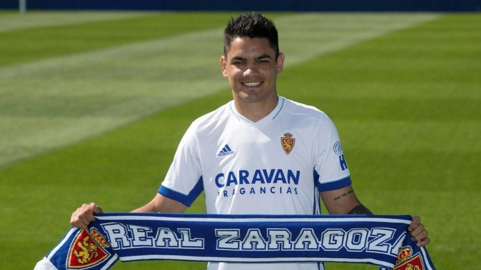 Gabriel 'Toro' Fernández se presentó ayer como jugador del Zaragoza.