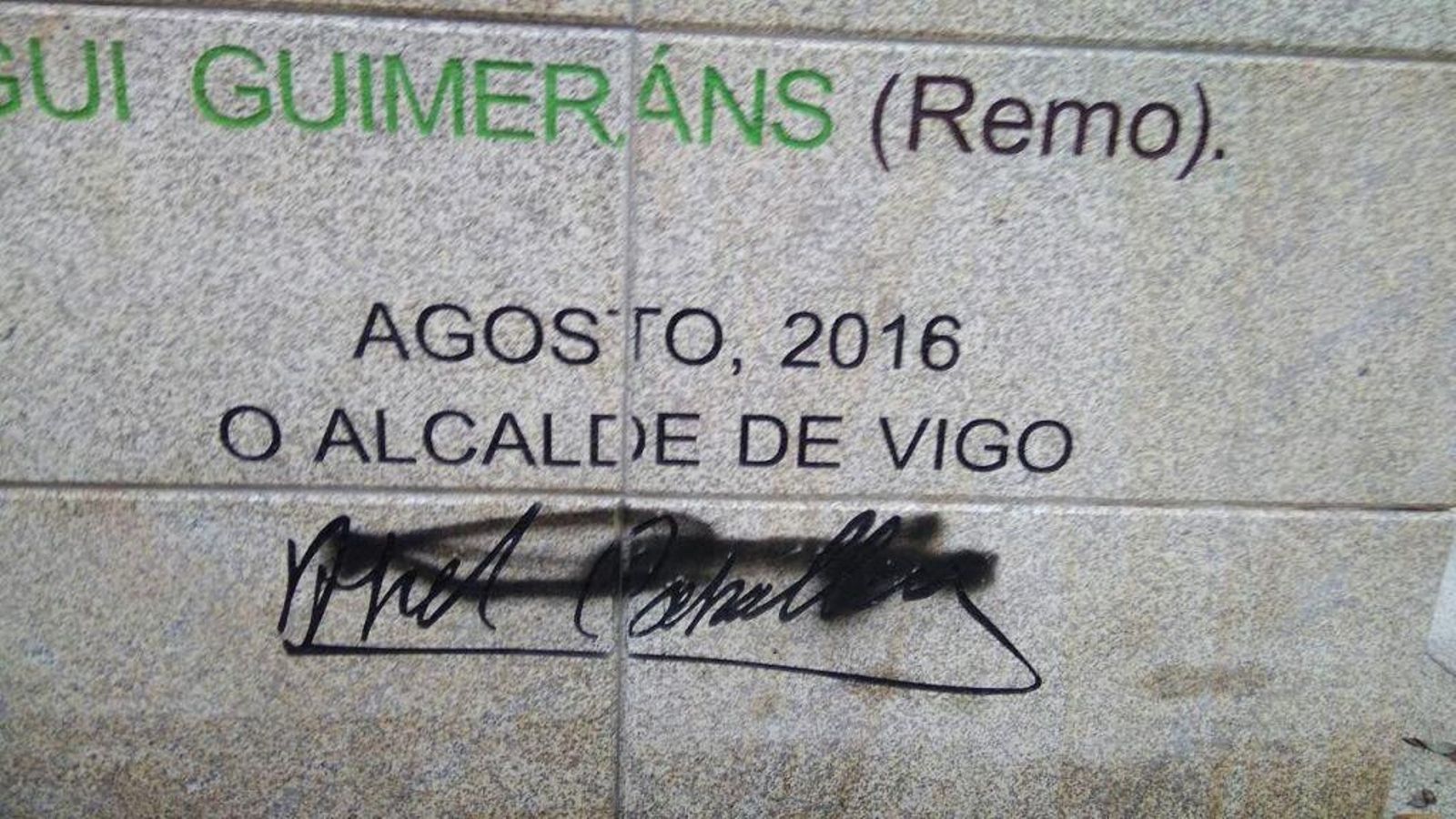 El Baron de Coubertin tampoco se libró, como la firma del alcalde.