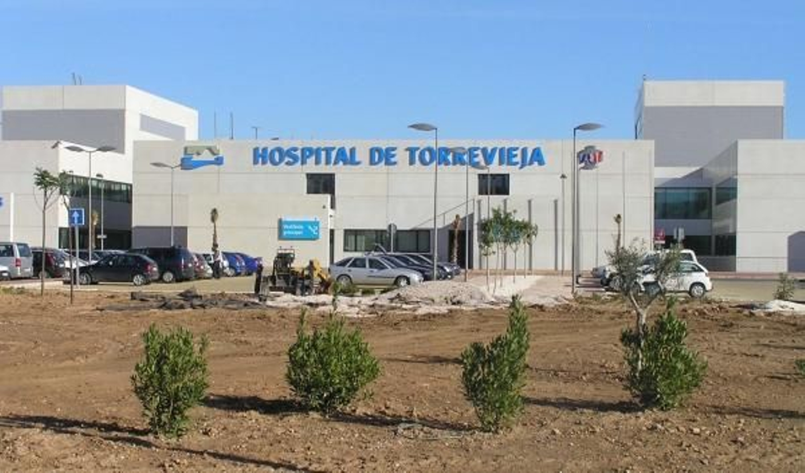 Fachada del hospital de Torrevieja.