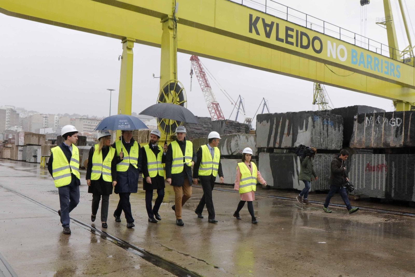El conselleiro de Economía, Francisco Conde, visitó ayer las instalaciones de Kaleido en Areal.