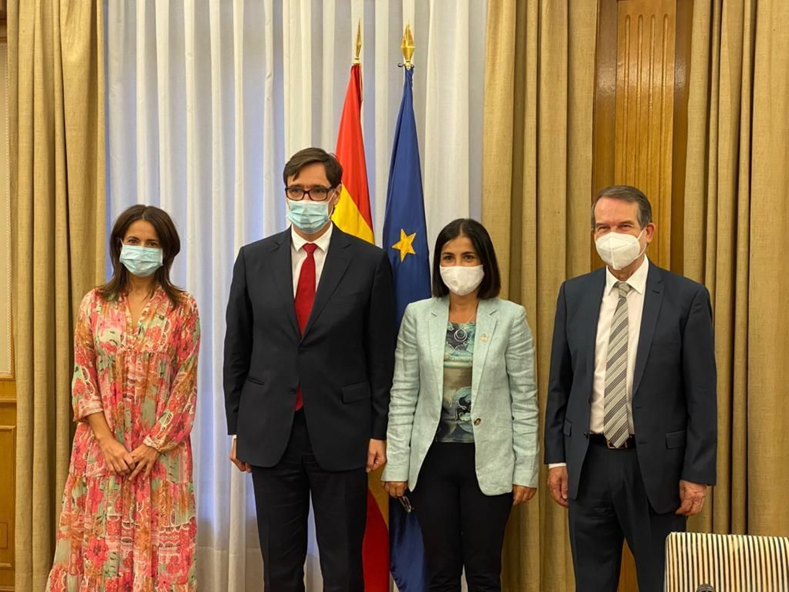 Caballero con Carolina Darias, Salvador Illa y la secretaria de Estado de Sanidad.