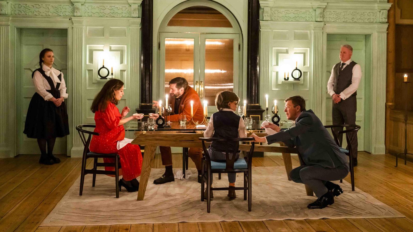 La actriz española Bea Segura (2i) (Barcelona, 1975) se afianza como una intérprete aventajada de William Shakespeare (1564-1616) tras encadenar dos papeles protagonistas en el teatro londinense dedicado al bardo, donde ahora encarna a Hermiona en una nueva versión de "El Cuento de Invierno". EFE/ ©tristram Kenton 