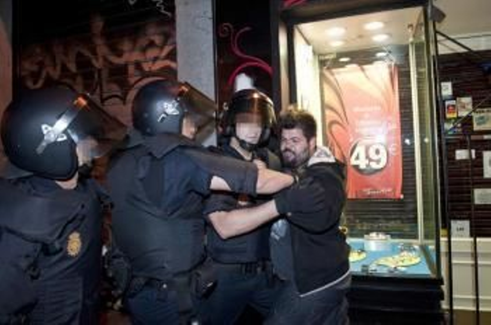 Un total de 18 personas han sido detenidas y puestas a disposición policial durante el desalojo de los 'indignados'