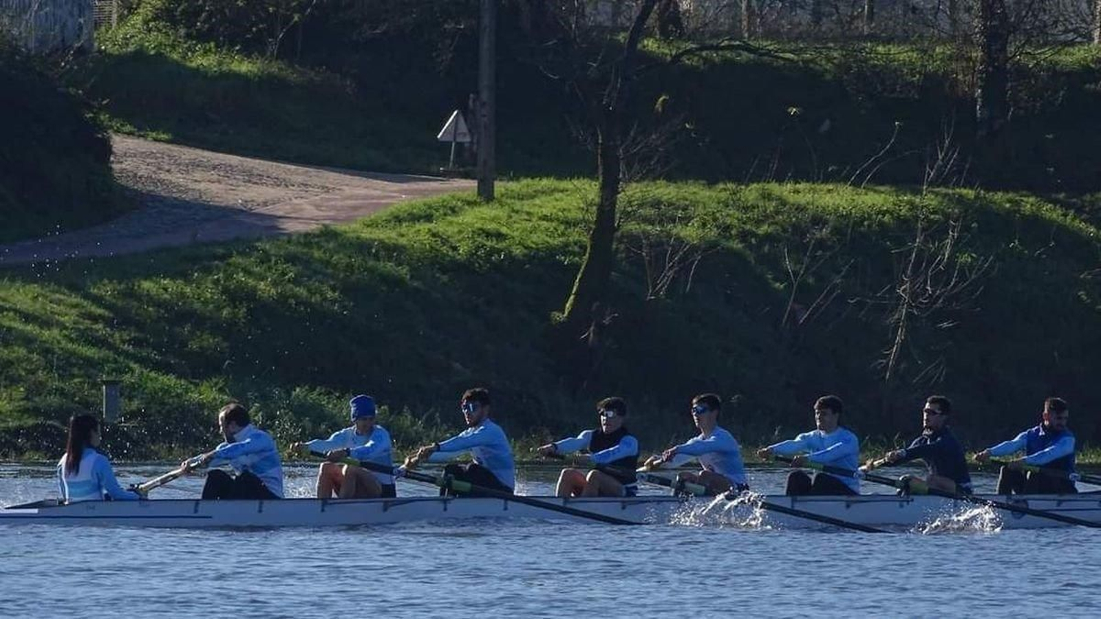 El ocho del Club Remo Miño acabó segundo en la prueba tudense.