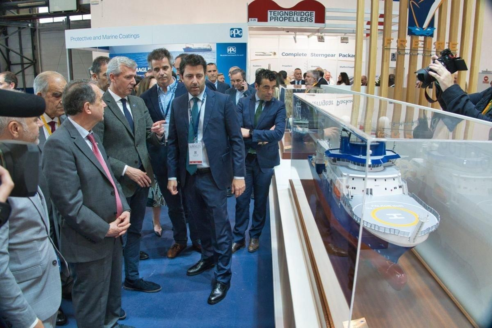 Las autoridades, encabezadas por Rueda y Caballero, en la inauguración de la feria.