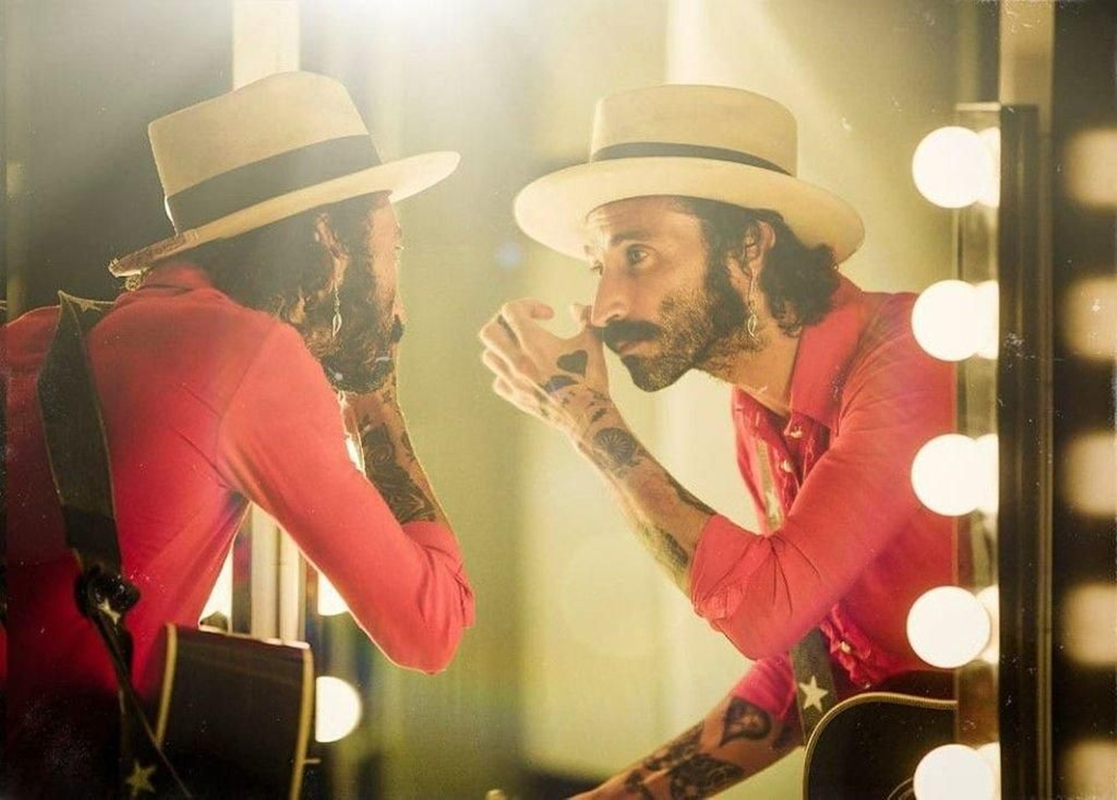 La imagen con la Leiva acompaña el saludo a los vigueses en Facebook.