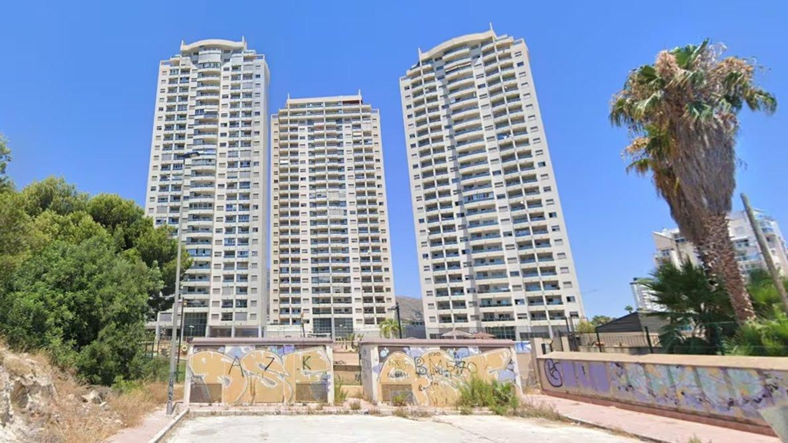 Los edificios de Vila Joisa, en Alicante, donde se produjo el incendio. // Google Maps