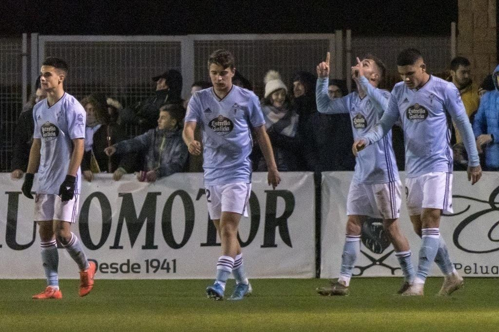 Juan Hernández celebra el segundo gol anotado ayer.