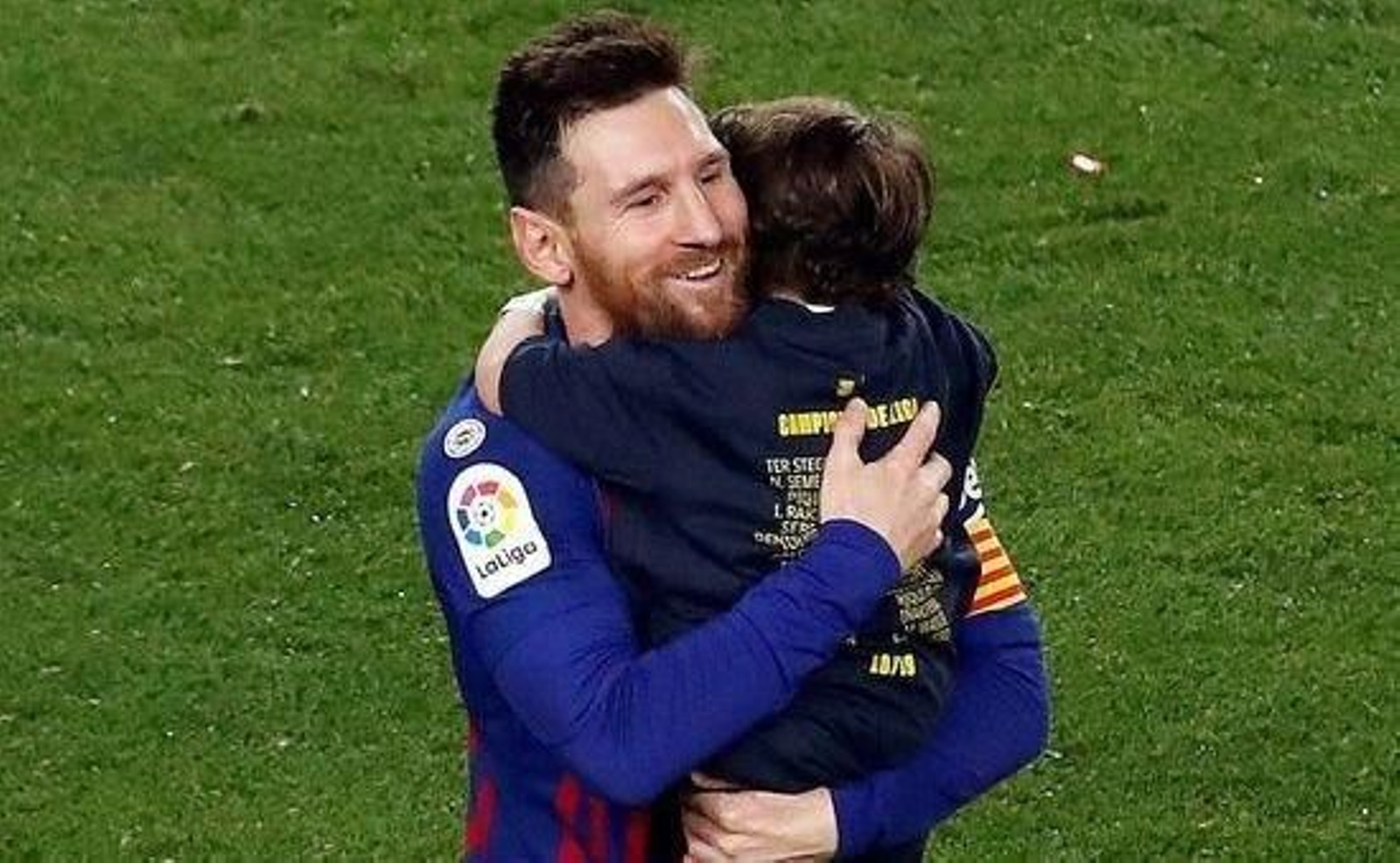 Leo Messi, celebra con su hijo la consecución del título de Liga