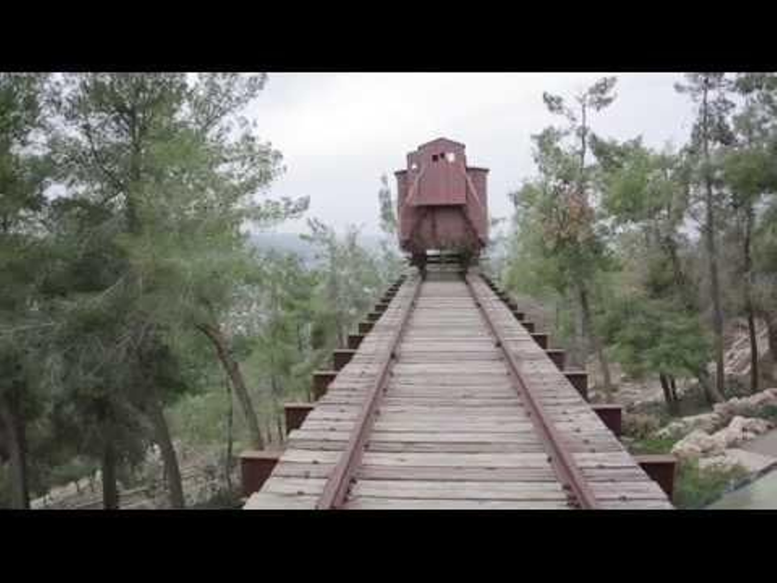 Teaser La encrucijada de Ángel Sanz Briz - V. español