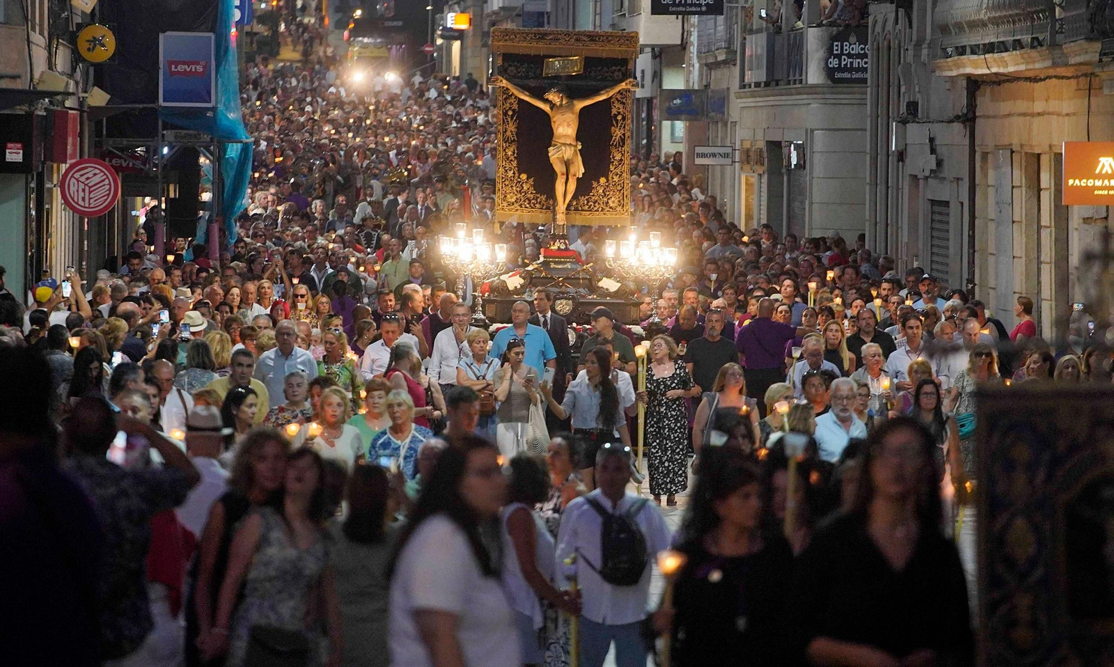 Procesión del Cristo de la Victoria en Vigo. // J.V. Landín