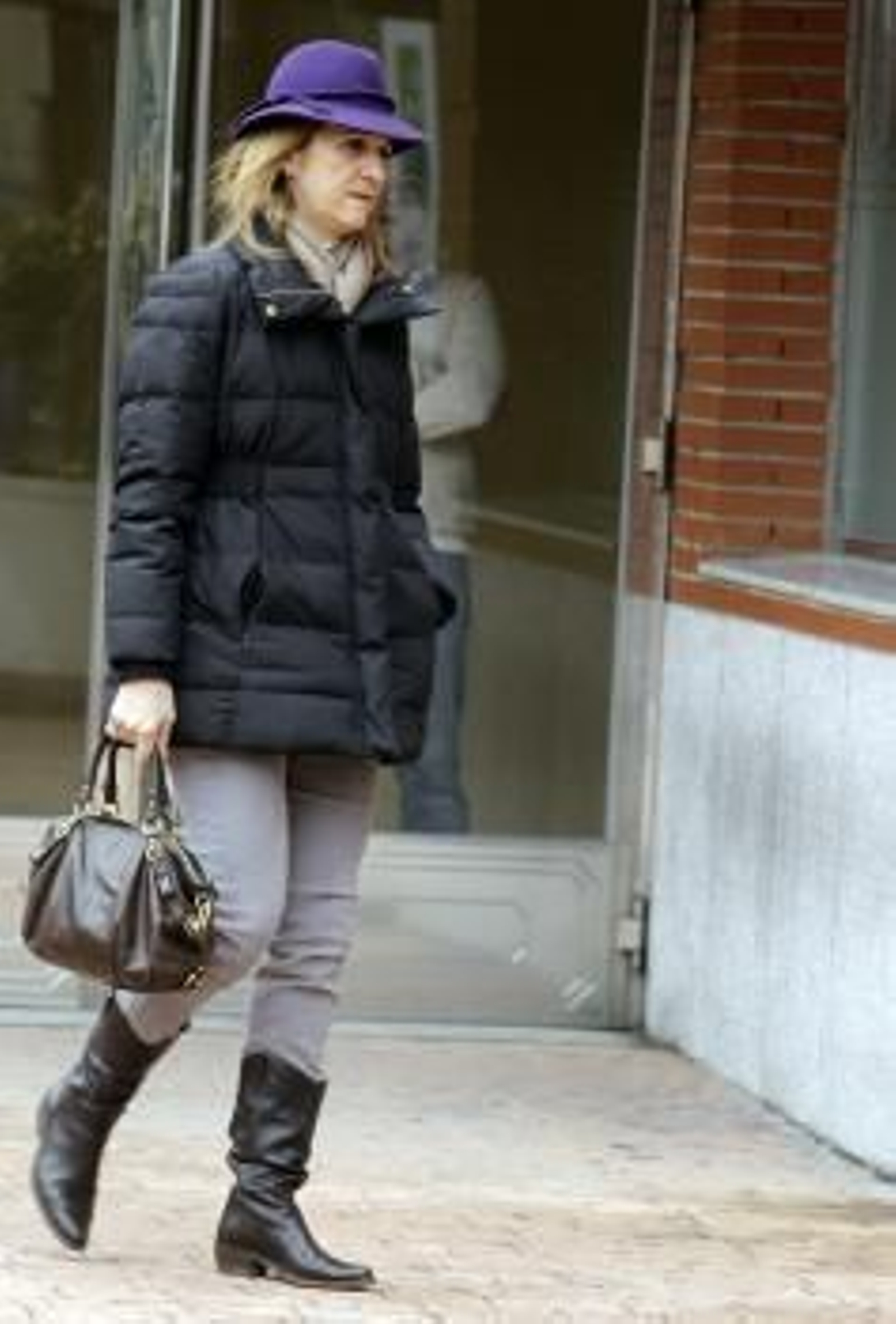 La infanta Elena, a su llegada esta mañana a la clínica La Milagrosa, donde el Rey Juan Carlos se recupera de la operación.