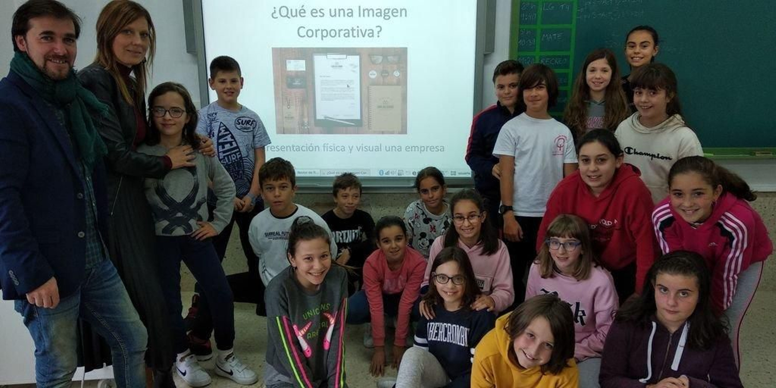 Los alumnos durante la celebración de la actividad formativa sobre imagen corporativa.