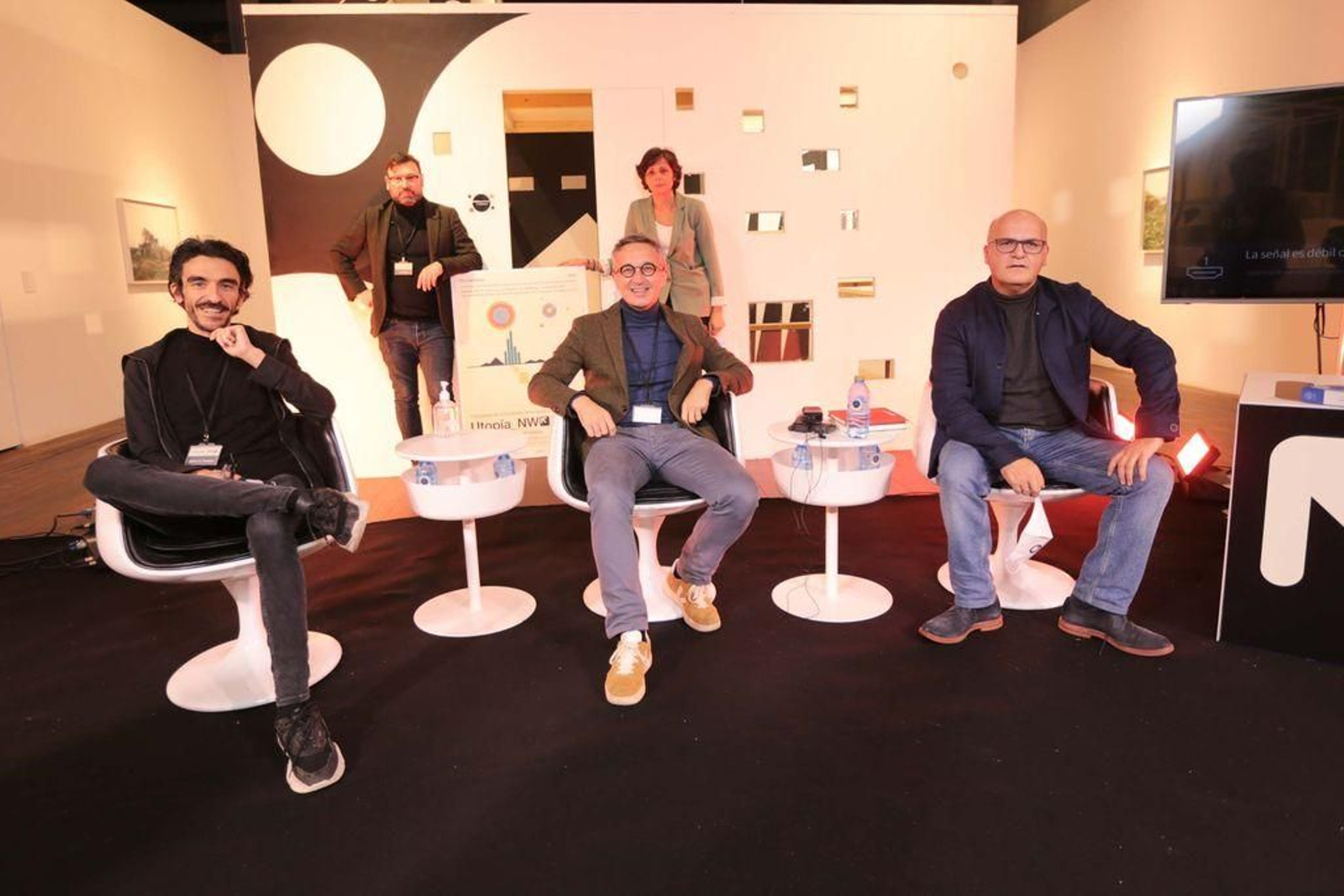 Los ponentes de la sesión de ayer en el Museo do Mar, Jaime Cantero, José María Laselle y Manuel Baltar, de izquierda a derecha. Detrás, el moderador Juan Rivas y la directora del museo, Marta Lucio.