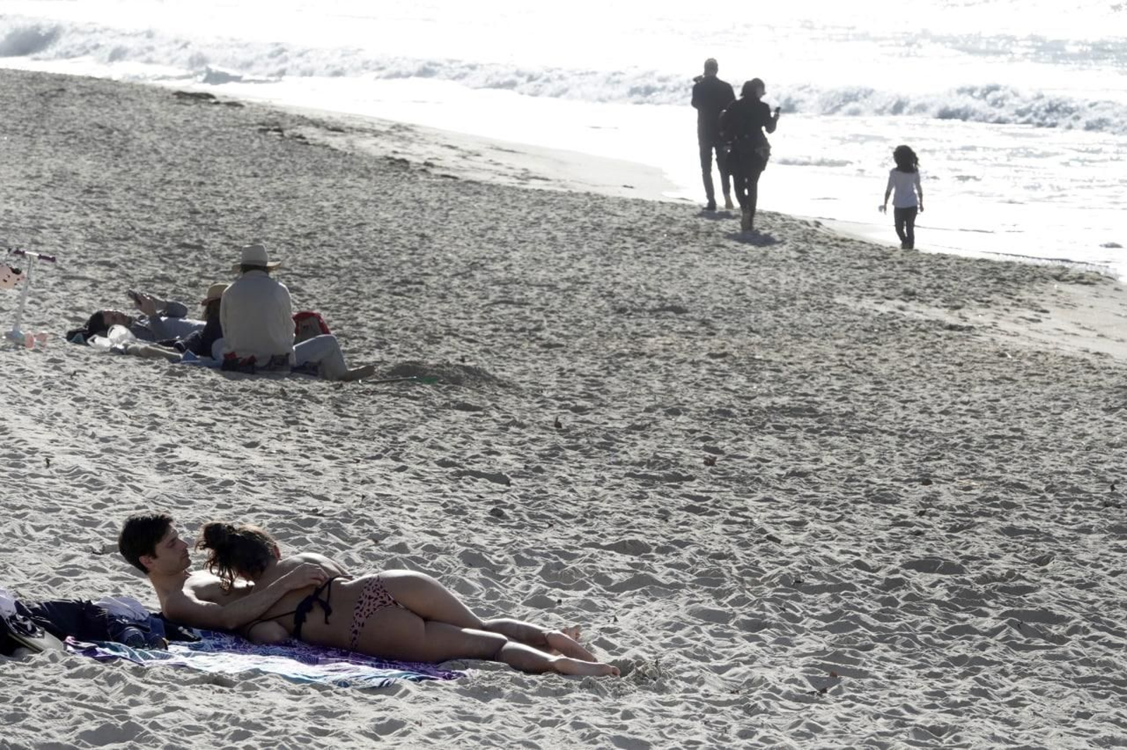 Fin de año con tiempo de verano en Vigo. Playa de Samil. // Vicente Alonso