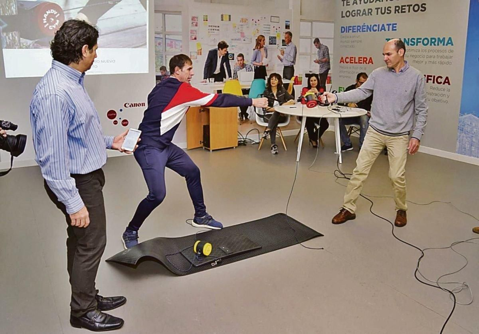 El “gimnasio más pequeño del mundo”,  uno de los inventos vigueses para revolucionar el mundo del deporte.