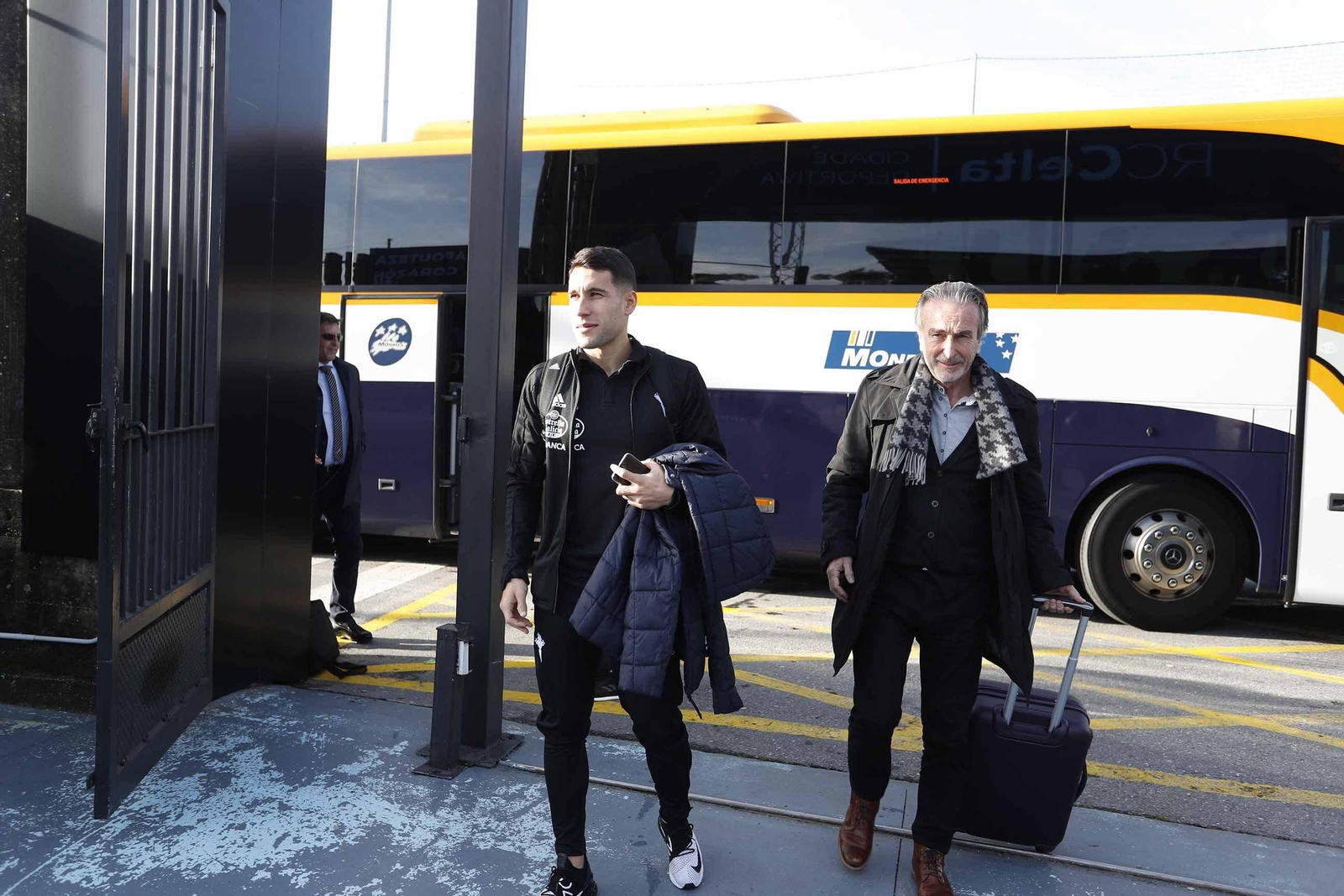 Hugo Mallo y Fernando Rodilla, ayer a la llegada a A Madroa.
