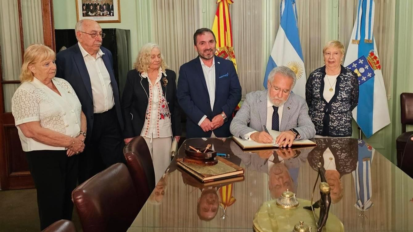 El presidente del Parlamento de Galicia, Miguel Ángel Santalices Vieira visitó en Buenos Aires la obra social Ospaña.