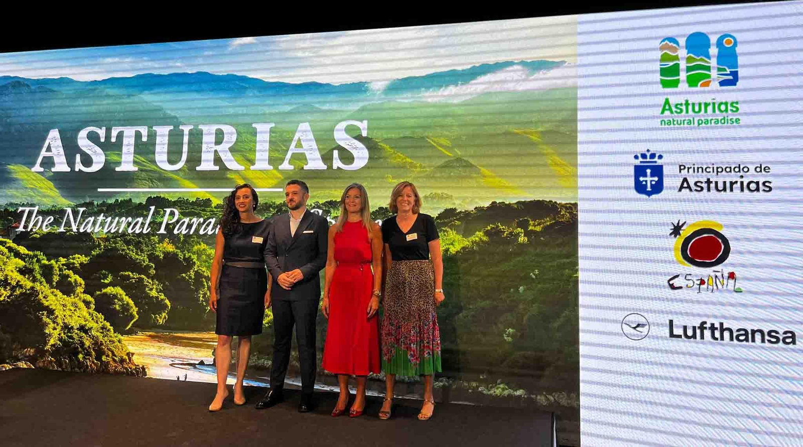 Alicia Lillo, directora OET Munich, Jorge Garcia,  viceconsejero de Infraestructuras; Graciela Blanco, viceconsejera de Turismo, y Henriette Henning- Network Management Munich de Lufthansa