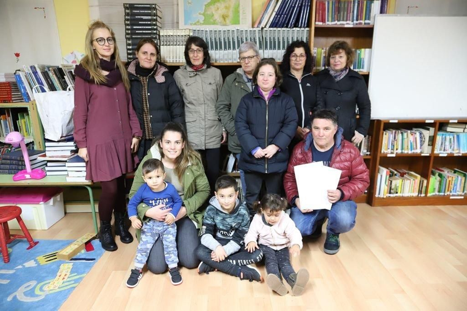 Los vecinos del barrio de O Castro de Chandebrito llevan recogidas más de 350 firmas en dos semanas.