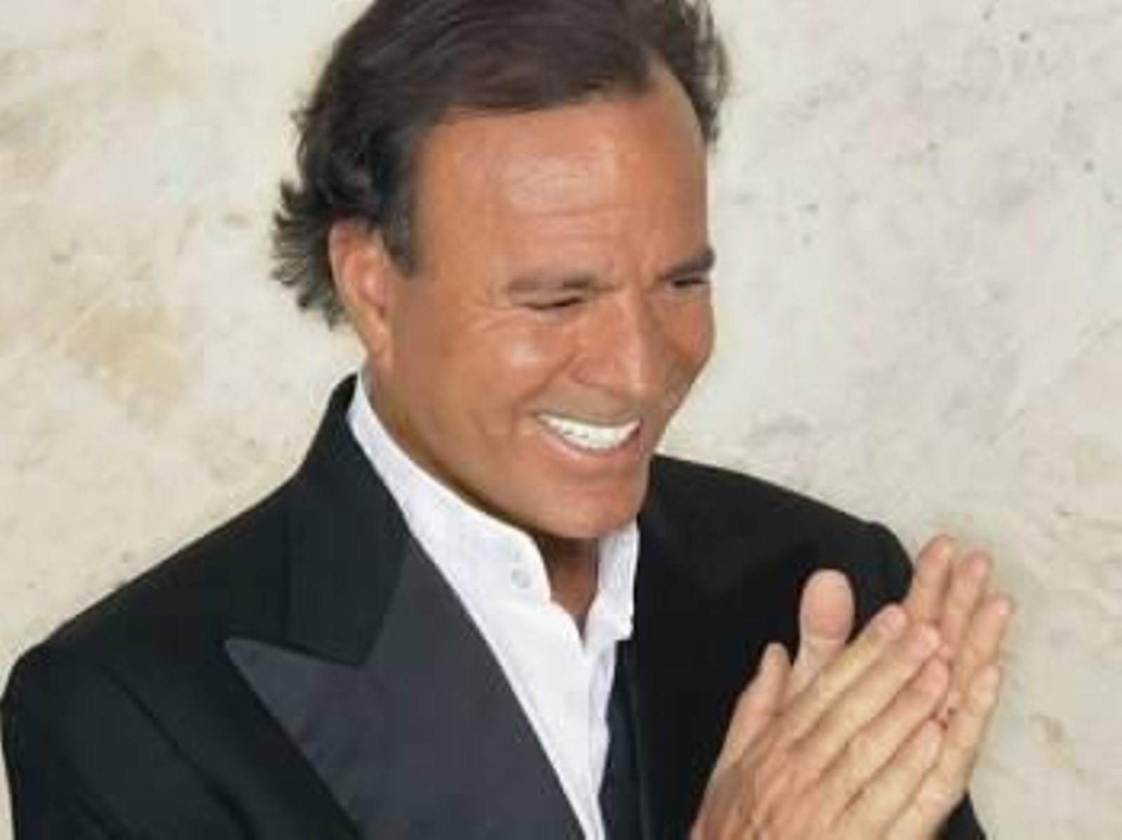 El cantante de origen gallego, Julio Iglesias, actuará hoy en la localidad pontevedresa de Cambados. (Foto: ARCHIVO)