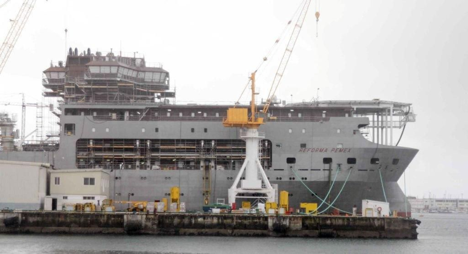 Los trabajos del flotel que construye Barreras para Pemex avanzan a buen ritmo.