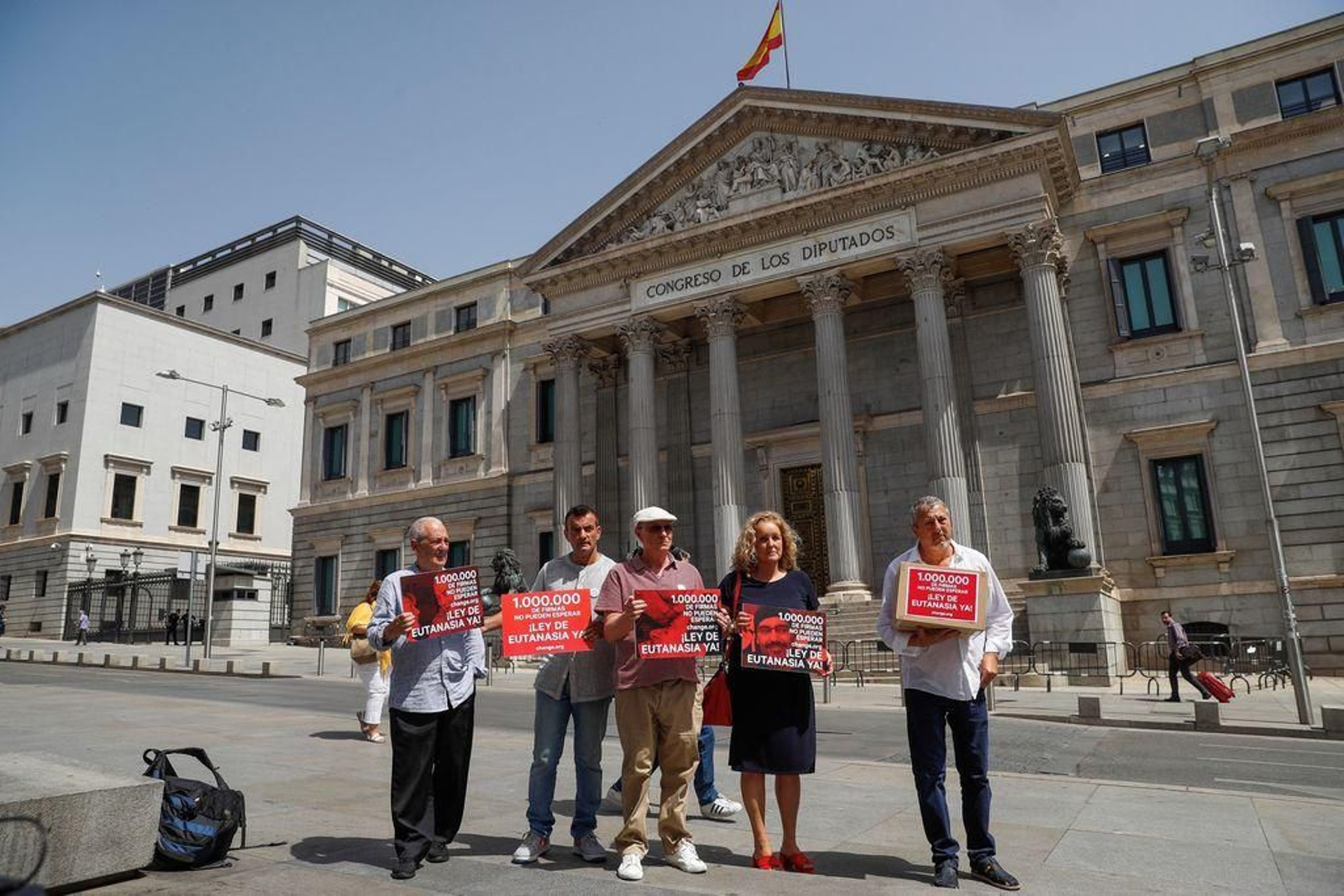 Change.org entregó en 2019 más de 100.000 firmas para que se despenalizase la eutanasia en España.